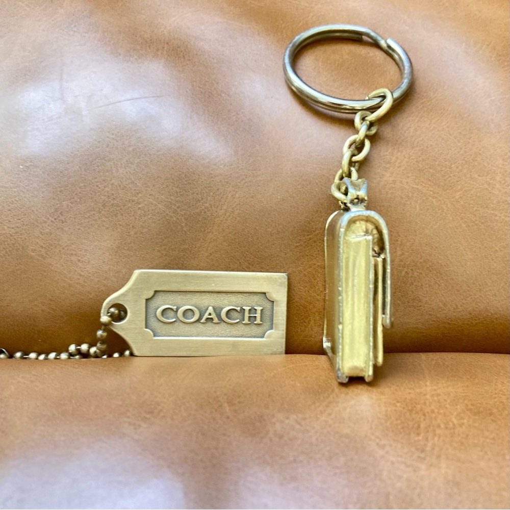 SOLID BRASS VERY RARE Vintage Coach Station Bag Brass Coach keychain - Picture 3 of 7